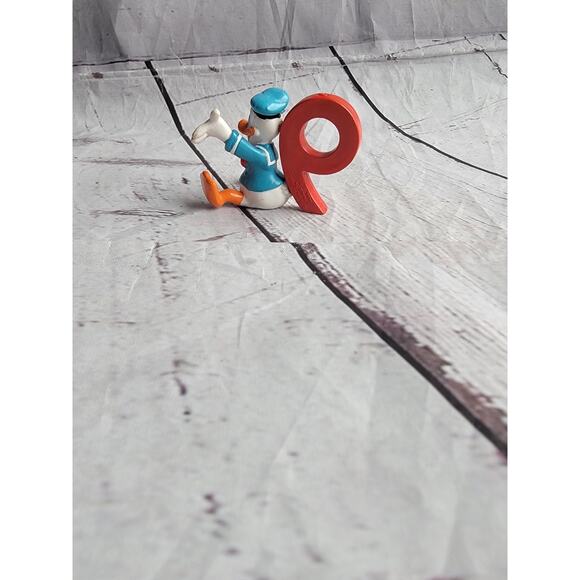 Vintage Donald Duck Number 9 Birthday PVC Figure Applause Cake Topper 1980s - Picture 3 of 5